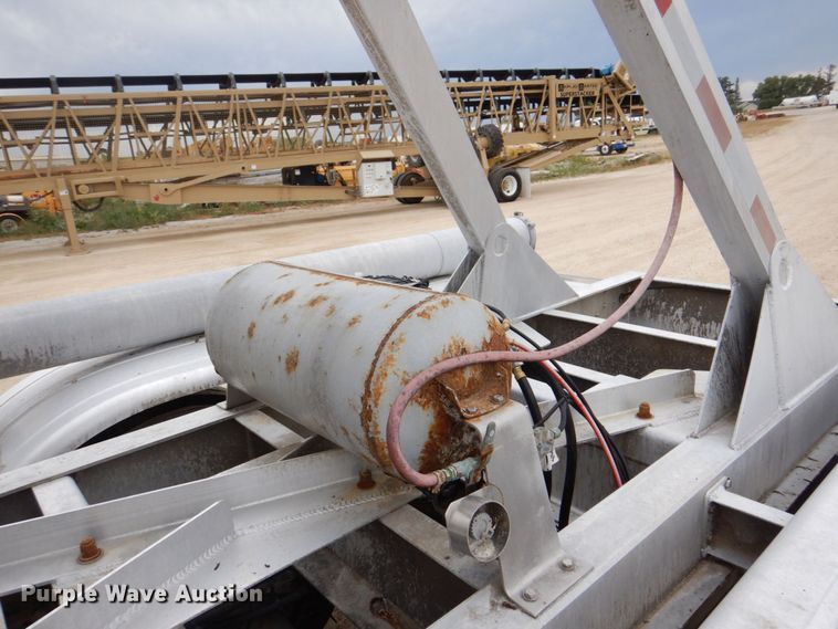 image for item JY9270 2006 Tremcar TRA/REM  pneumatic dry bulk trailer