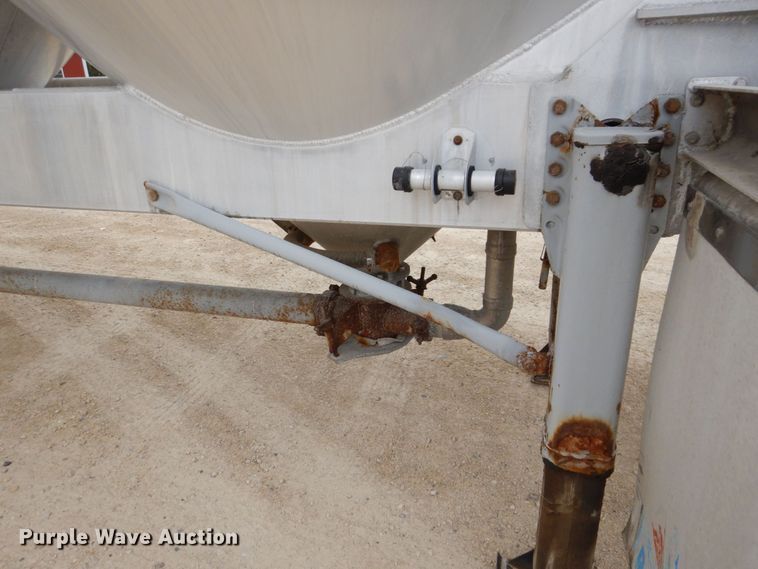 image for item JY9270 2006 Tremcar TRA/REM  pneumatic dry bulk trailer