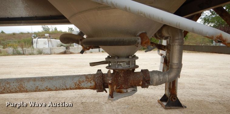 image for item JY9270 2006 Tremcar TRA/REM  pneumatic dry bulk trailer