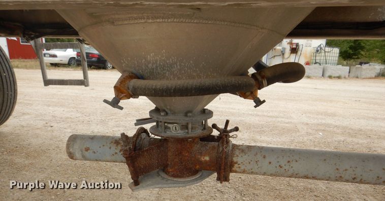 image for item JY9270 2006 Tremcar TRA/REM  pneumatic dry bulk trailer