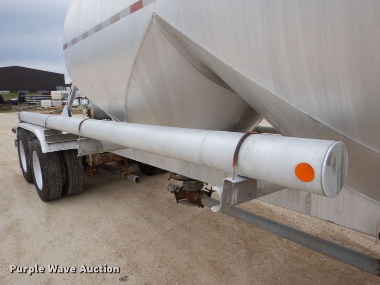 image for item JY9270 2006 Tremcar TRA/REM  pneumatic dry bulk trailer