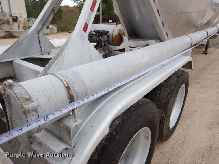 image for item JY9270 2006 Tremcar TRA/REM  pneumatic dry bulk trailer