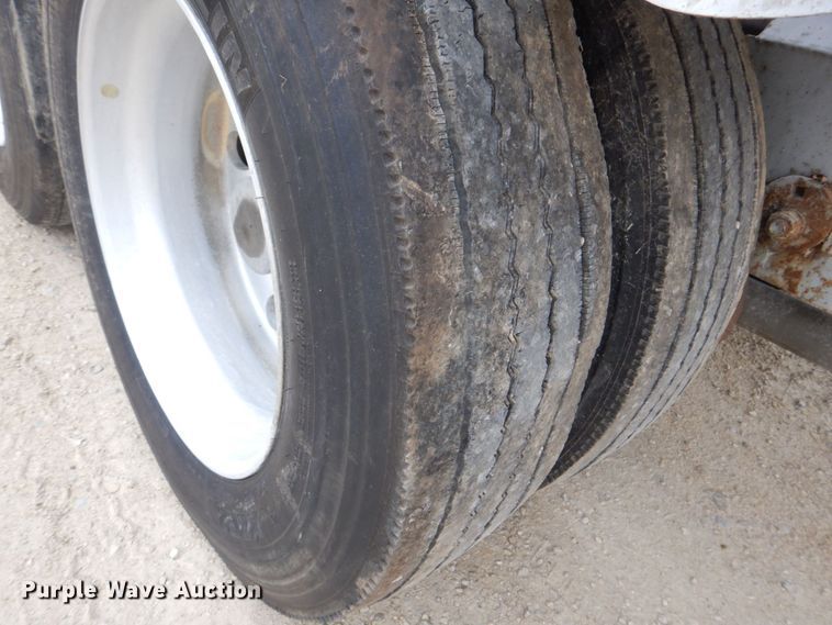 image for item JY9270 2006 Tremcar TRA/REM  pneumatic dry bulk trailer