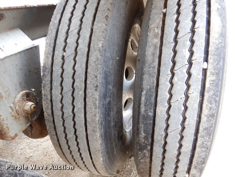 image for item JY9270 2006 Tremcar TRA/REM  pneumatic dry bulk trailer