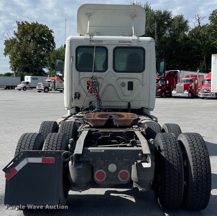 image for item KF9488 2012 Freightliner Cascadia 125  semi truck