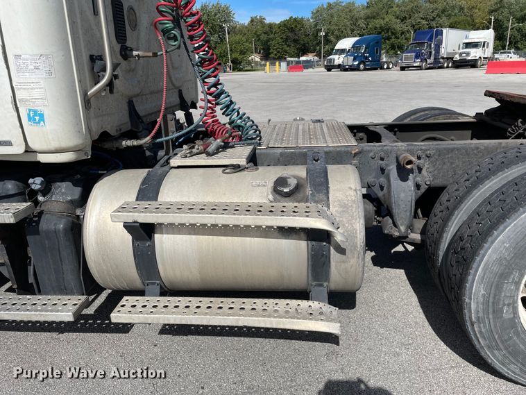 image for item KF9488 2012 Freightliner Cascadia 125  semi truck