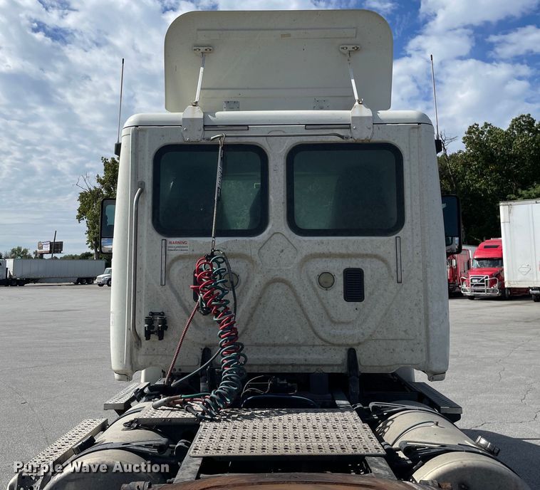 image for item KF9488 2012 Freightliner Cascadia 125  semi truck