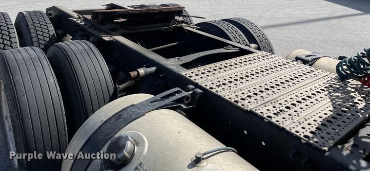 image for item KF9488 2012 Freightliner Cascadia 125  semi truck