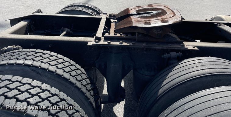 image for item KF9488 2012 Freightliner Cascadia 125  semi truck