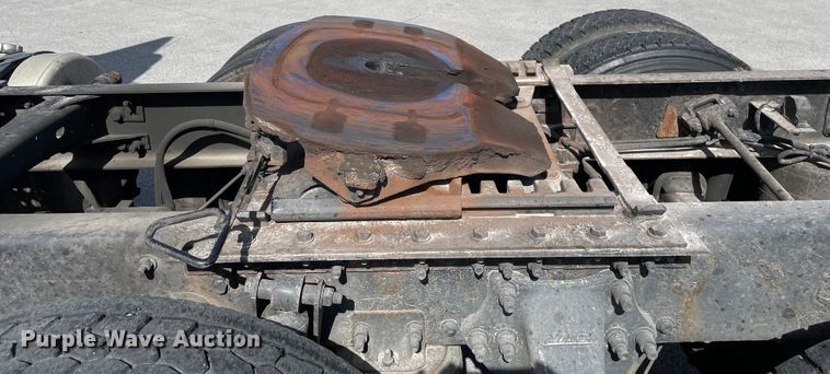 image for item KF9488 2012 Freightliner Cascadia 125  semi truck