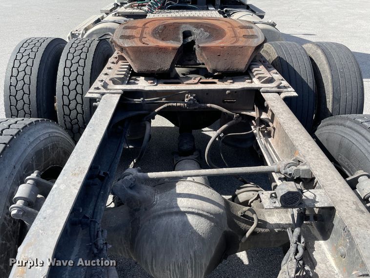 image for item KF9488 2012 Freightliner Cascadia 125  semi truck