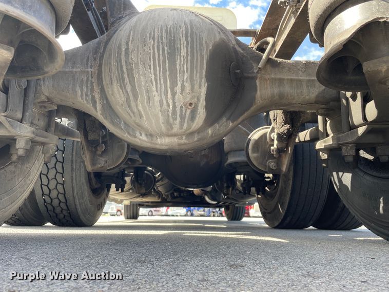 image for item KF9488 2012 Freightliner Cascadia 125  semi truck