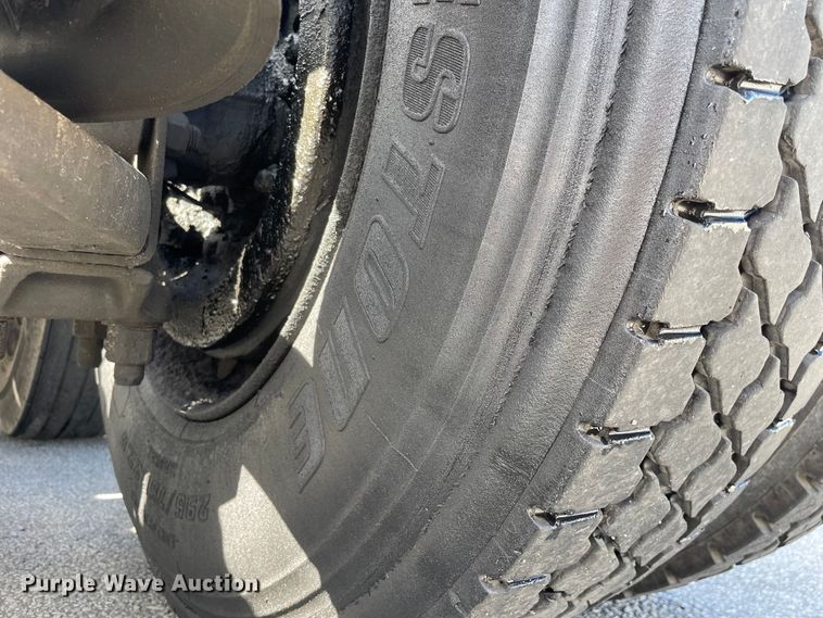 image for item KF9488 2012 Freightliner Cascadia 125  semi truck