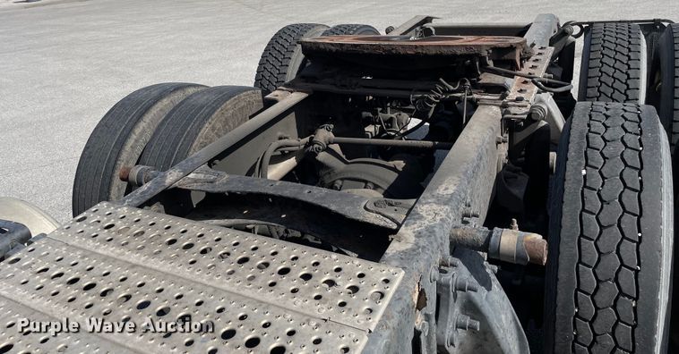 image for item KF9488 2012 Freightliner Cascadia 125  semi truck