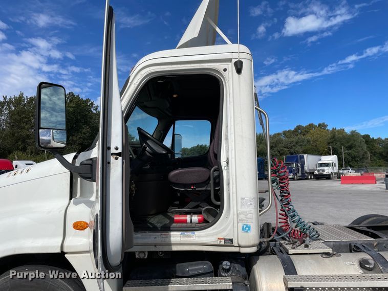 image for item KF9488 2012 Freightliner Cascadia 125  semi truck