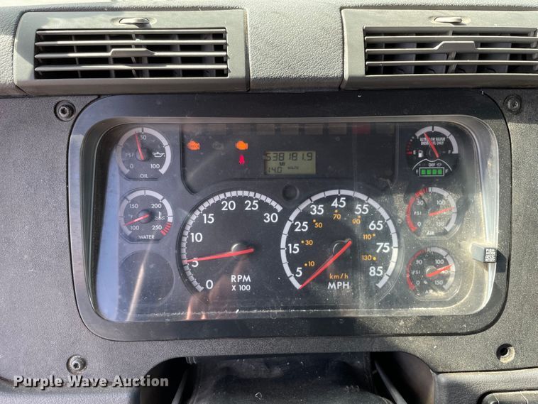 image for item KF9488 2012 Freightliner Cascadia 125  semi truck