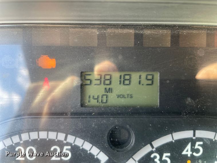 image for item KF9488 2012 Freightliner Cascadia 125  semi truck