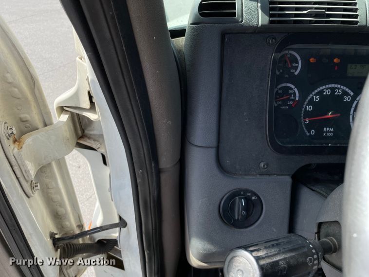 image for item KF9488 2012 Freightliner Cascadia 125  semi truck