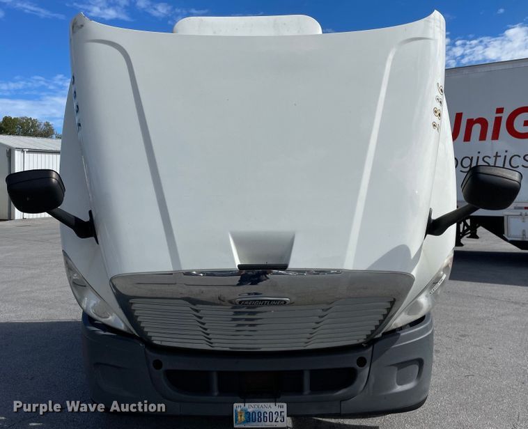 image for item KF9488 2012 Freightliner Cascadia 125  semi truck