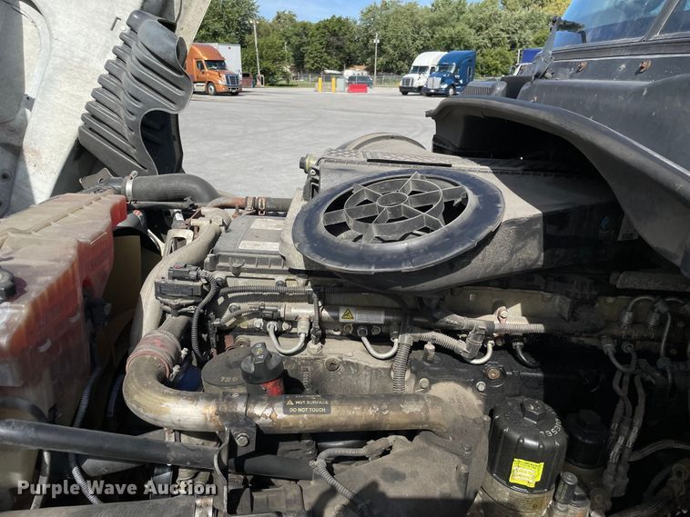 image for item KF9488 2012 Freightliner Cascadia 125  semi truck