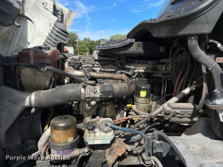 image for item KF9488 2012 Freightliner Cascadia 125  semi truck