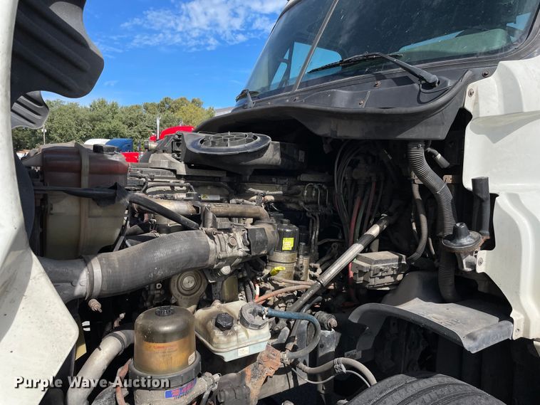 image for item KF9488 2012 Freightliner Cascadia 125  semi truck