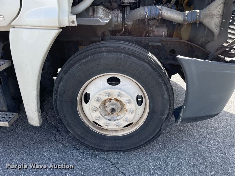 image for item KF9488 2012 Freightliner Cascadia 125  semi truck