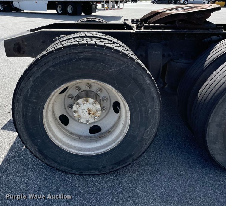 image for item KF9488 2012 Freightliner Cascadia 125  semi truck