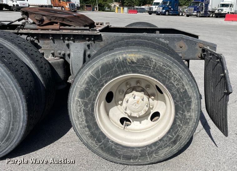 image for item KF9488 2012 Freightliner Cascadia 125  semi truck