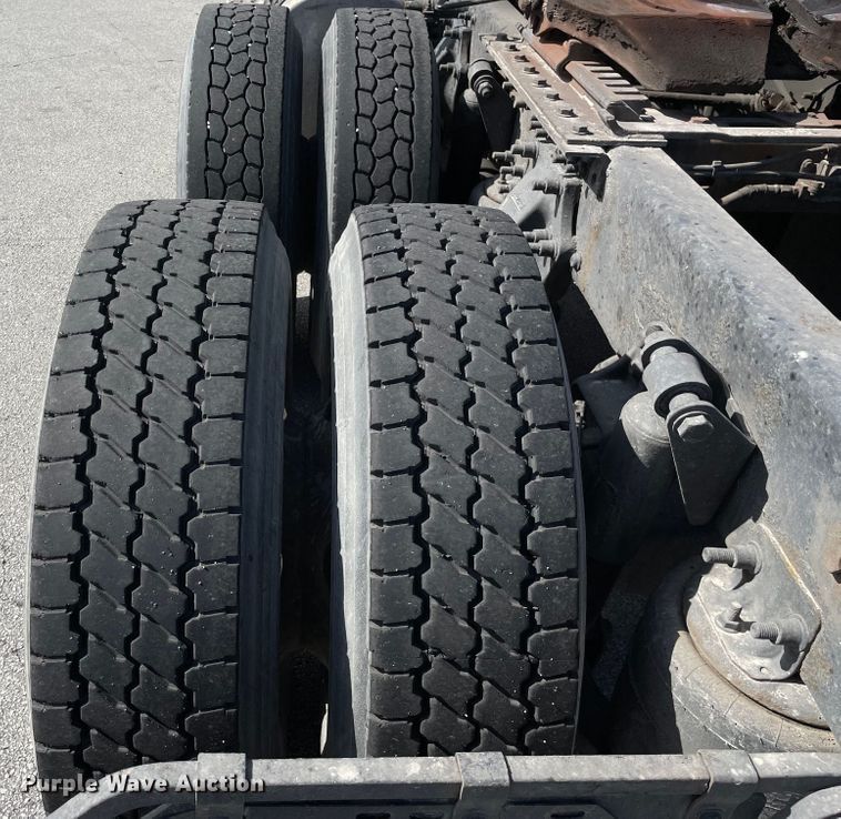 image for item KF9488 2012 Freightliner Cascadia 125  semi truck