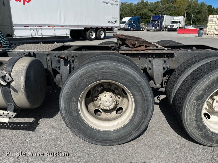 image for item KF9488 2012 Freightliner Cascadia 125  semi truck