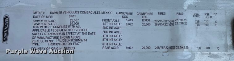 image for item KF9488 2012 Freightliner Cascadia 125  semi truck