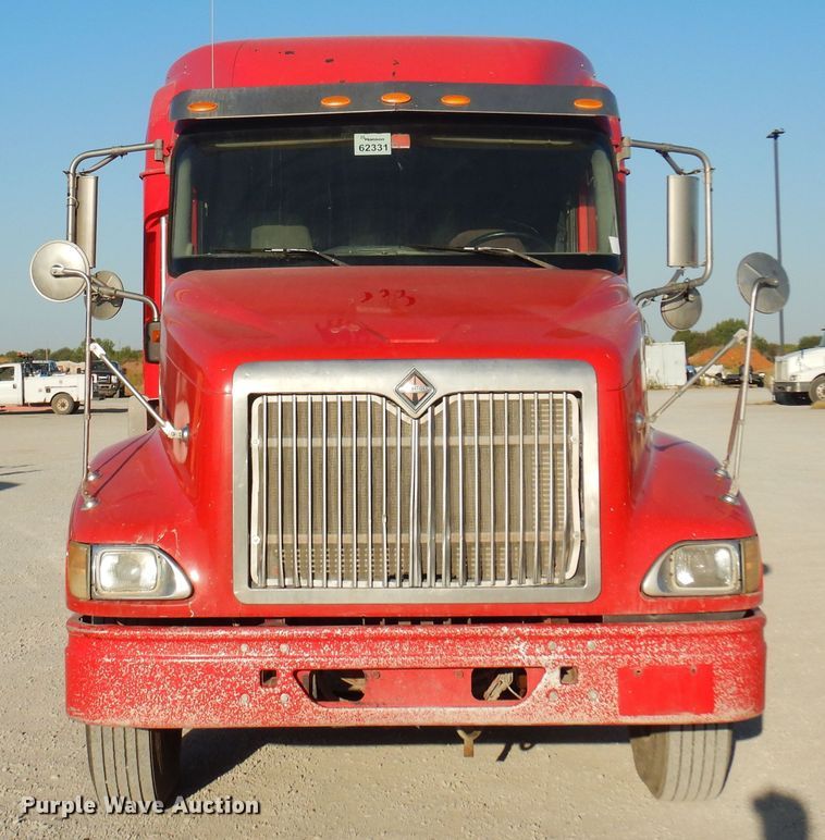 image for item KO9989 2002 International 9200i  semi truck