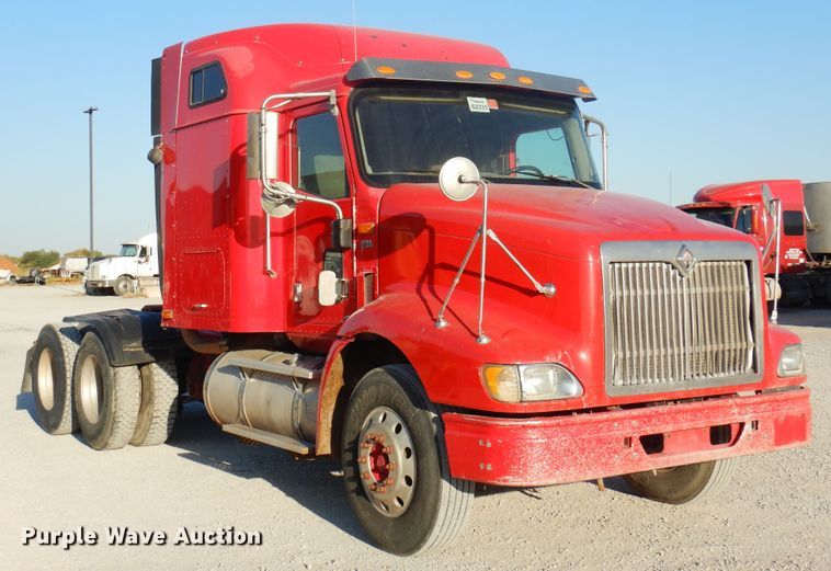 image for item KO9989 2002 International 9200i  semi truck