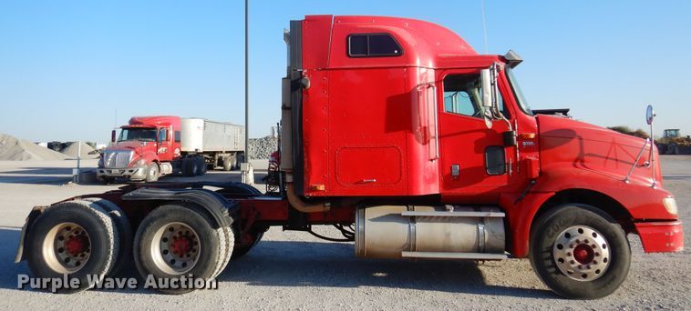 image for item KO9989 2002 International 9200i  semi truck