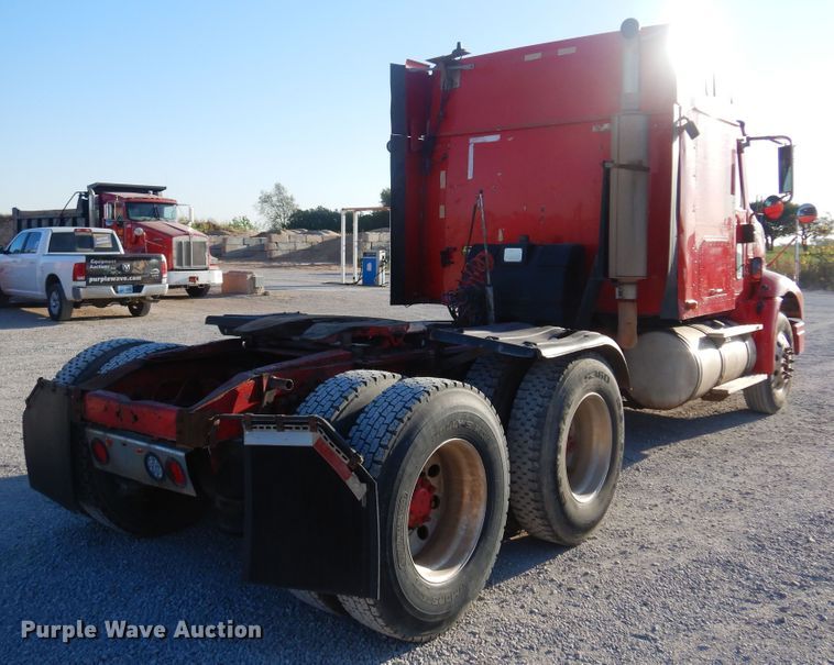 image for item KO9989 2002 International 9200i  semi truck