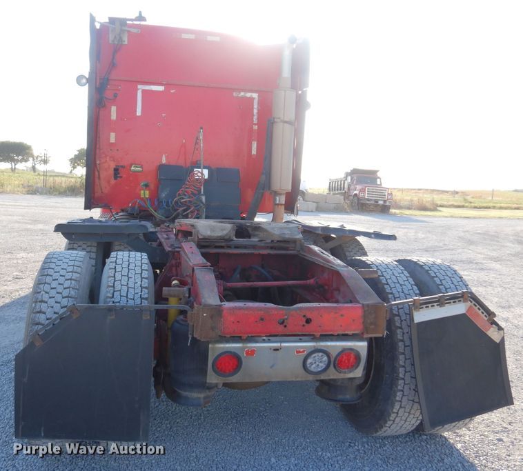 image for item KO9989 2002 International 9200i  semi truck