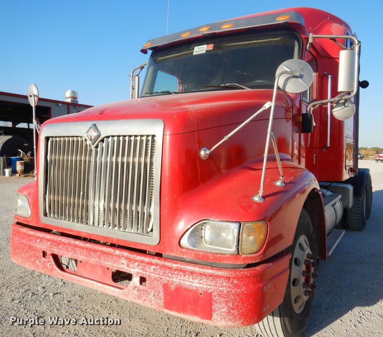 image for item KO9989 2002 International 9200i  semi truck