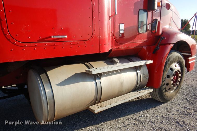 image for item KO9989 2002 International 9200i  semi truck