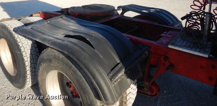 image for item KO9989 2002 International 9200i  semi truck