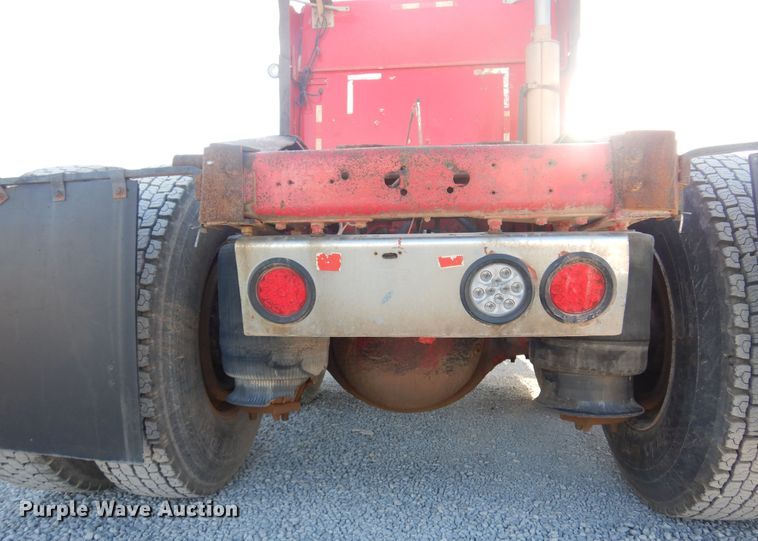 image for item KO9989 2002 International 9200i  semi truck