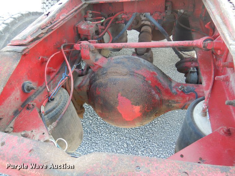 image for item KO9989 2002 International 9200i  semi truck