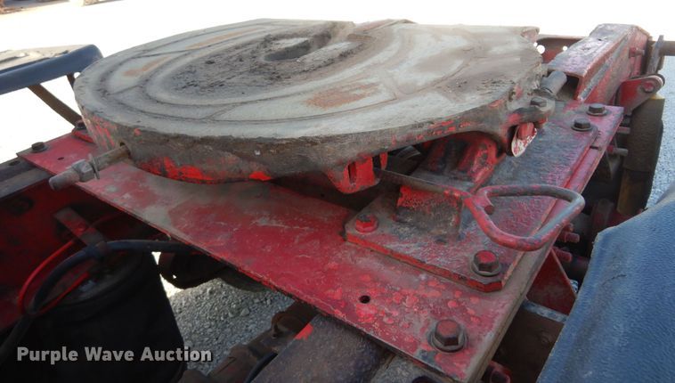 image for item KO9989 2002 International 9200i  semi truck