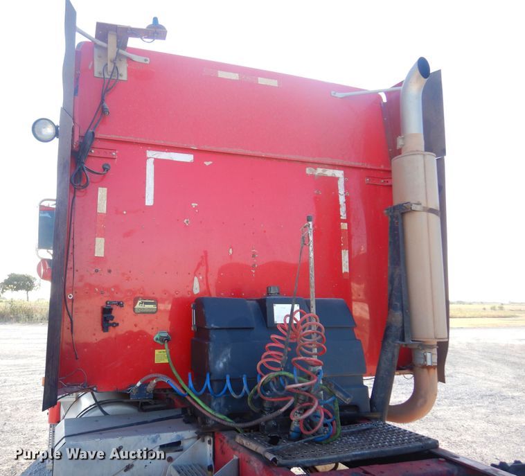 image for item KO9989 2002 International 9200i  semi truck