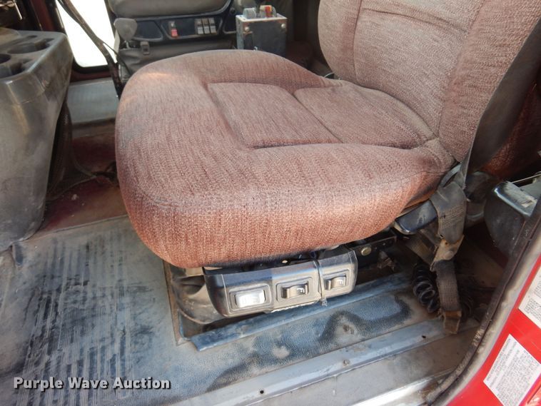 image for item KO9989 2002 International 9200i  semi truck