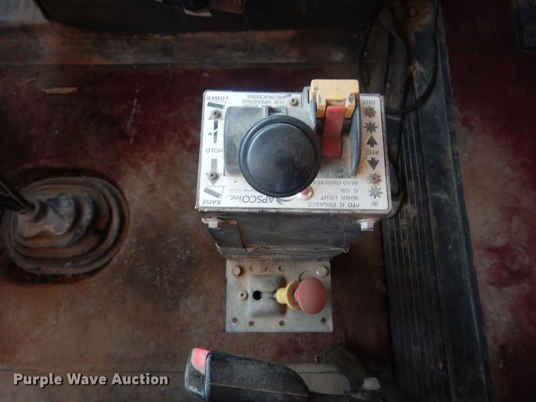 image for item KO9989 2002 International 9200i  semi truck