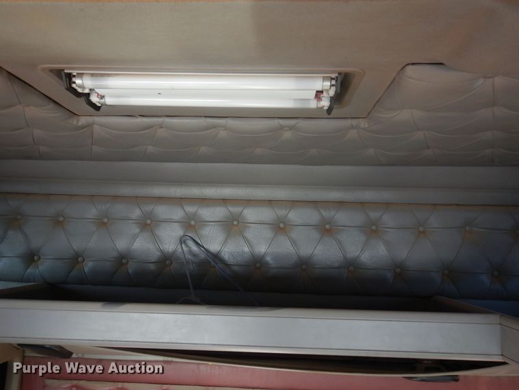 image for item KO9989 2002 International 9200i  semi truck