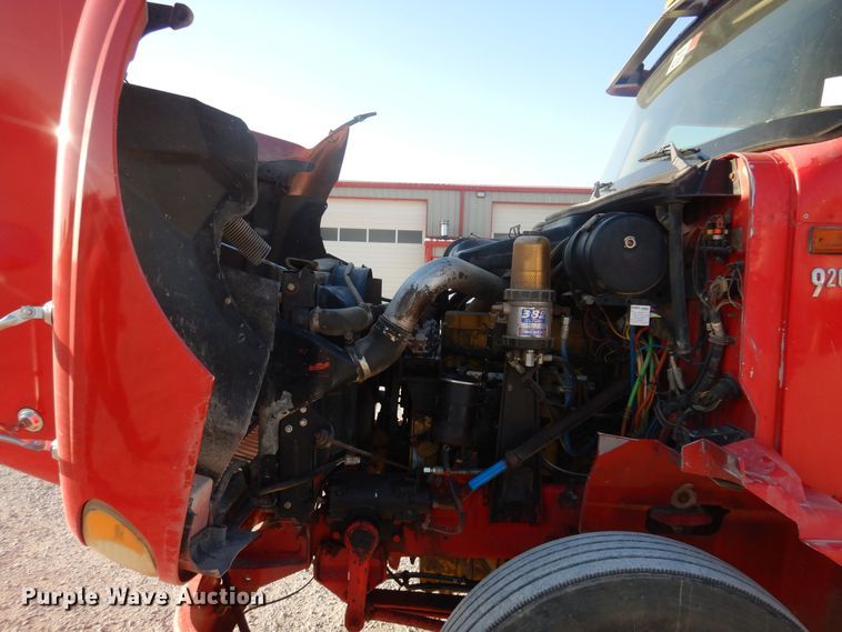 image for item KO9989 2002 International 9200i  semi truck