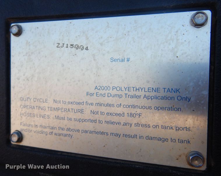 image for item KO9989 2002 International 9200i  semi truck