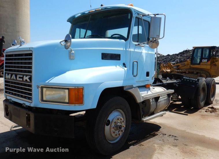 image for item KP9296 1998 Mack CH613  semi truck